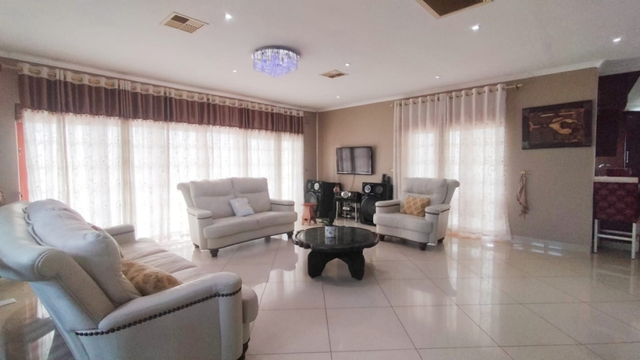 4 Bedroom Property for Sale in Queensburgh KwaZulu-Natal