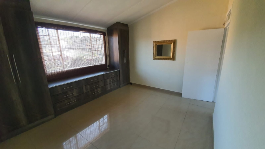 To Let 2 Bedroom Property for Rent in Grove End KwaZulu-Natal