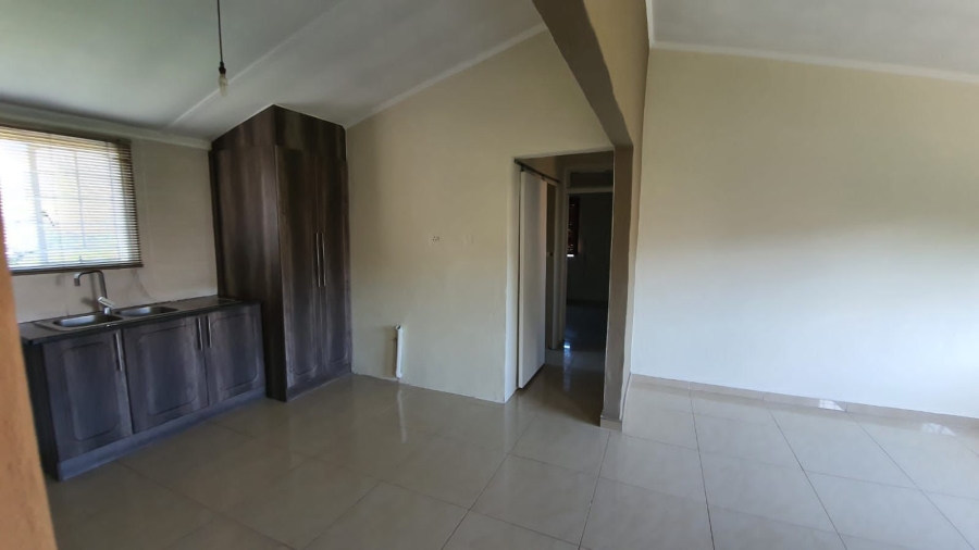 To Let 2 Bedroom Property for Rent in Grove End KwaZulu-Natal