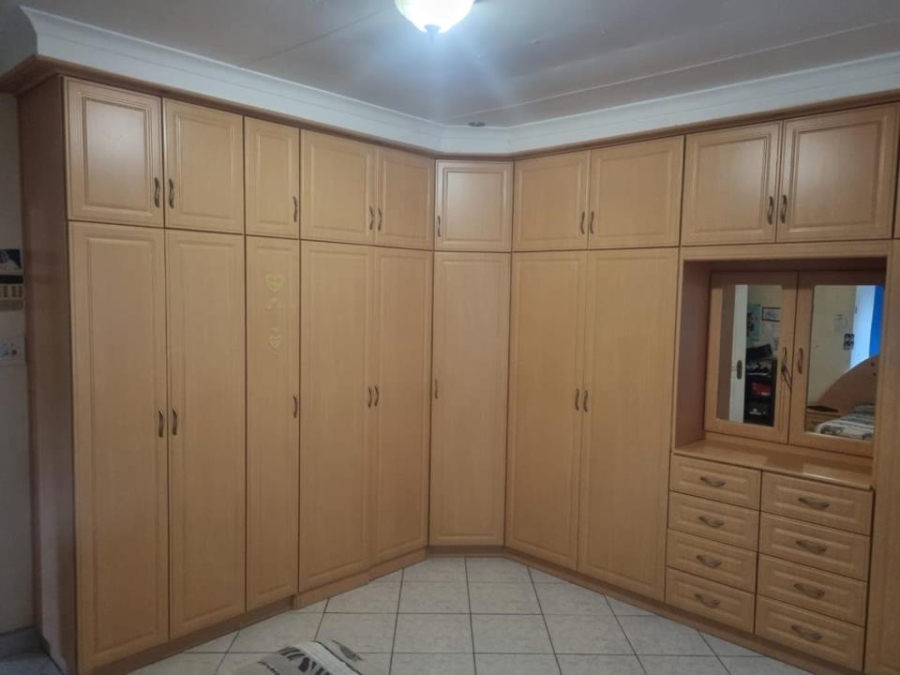 6 Bedroom Property for Sale in Margate KwaZulu-Natal