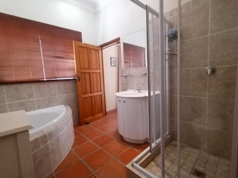 5 Bedroom Property for Sale in Margate KwaZulu-Natal