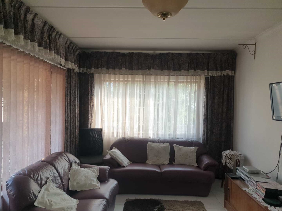 5 Bedroom Property for Sale in Avoca KwaZulu-Natal