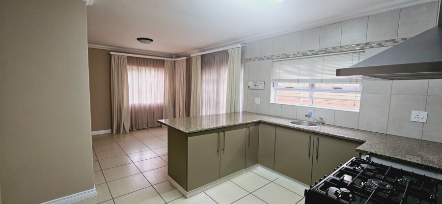 To Let 4 Bedroom Property for Rent in Mount Edgecombe KwaZulu-Natal