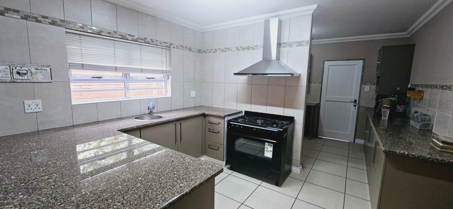 To Let 4 Bedroom Property for Rent in Mount Edgecombe KwaZulu-Natal