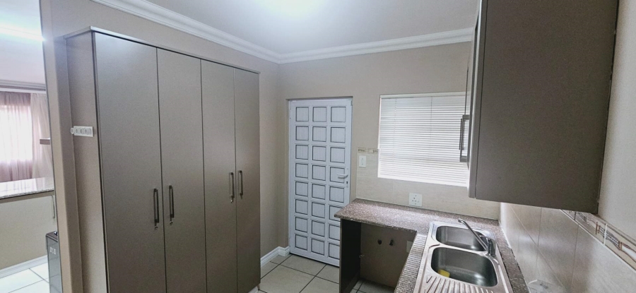 To Let 4 Bedroom Property for Rent in Mount Edgecombe KwaZulu-Natal