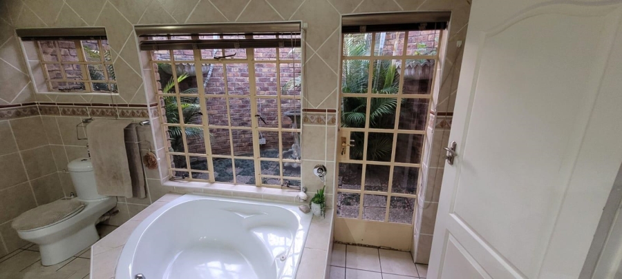 4 Bedroom Property for Sale in Aviary Hill KwaZulu-Natal