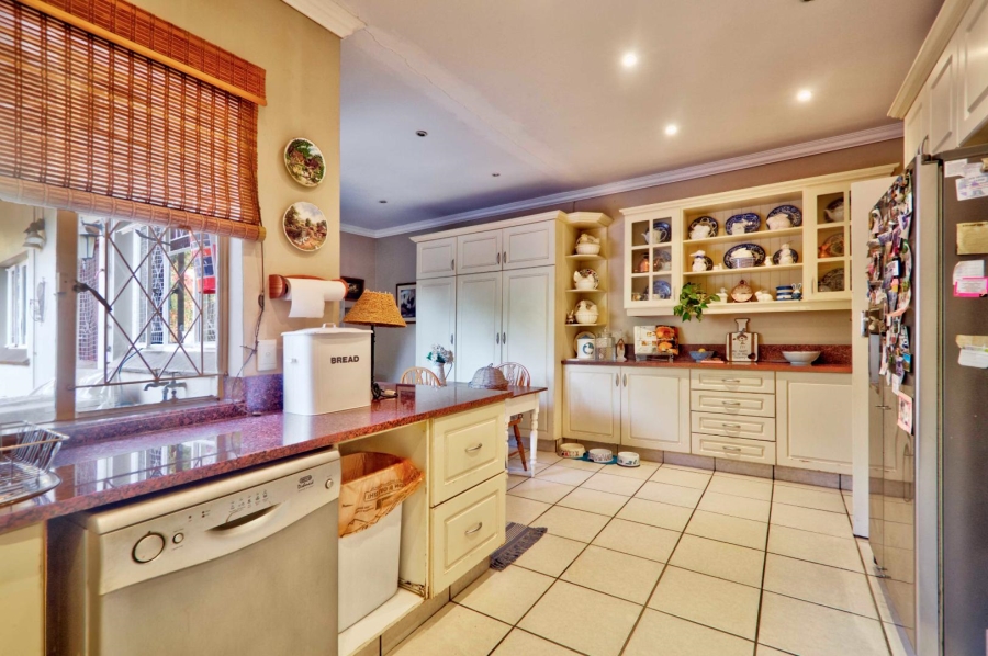 5 Bedroom Property for Sale in Kloof KwaZulu-Natal