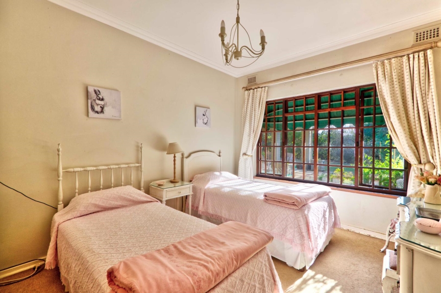 5 Bedroom Property for Sale in Kloof KwaZulu-Natal