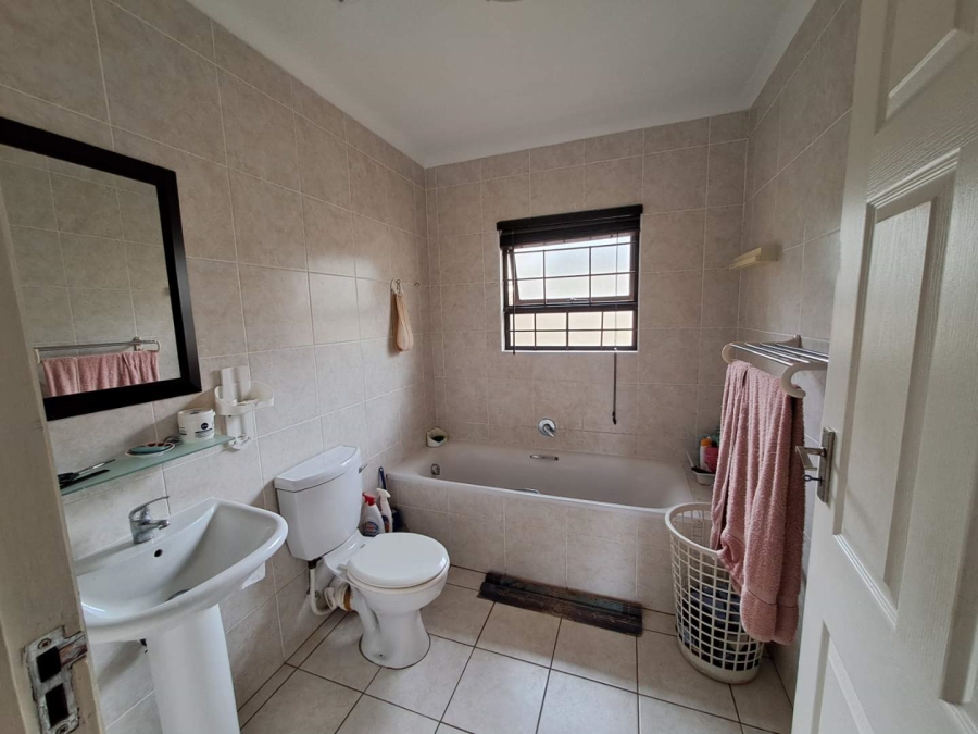 3 Bedroom Property for Sale in Waterfall KwaZulu-Natal