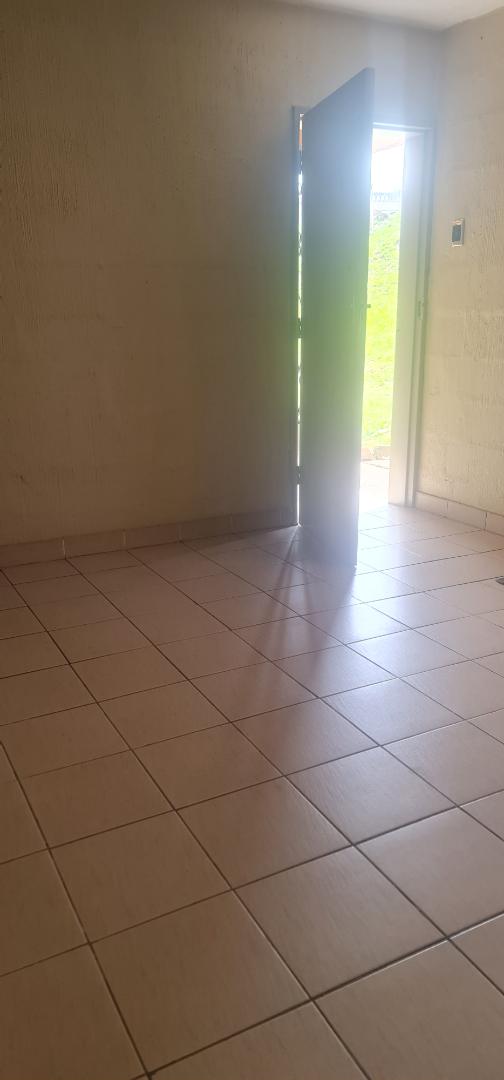 1 Bedroom Property for Sale in Caneside KwaZulu-Natal