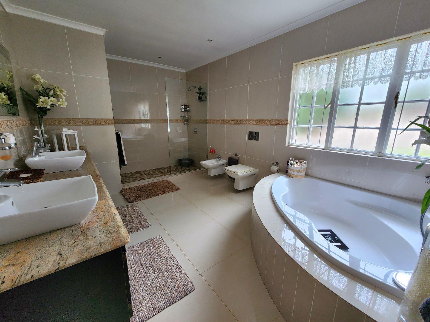 4 Bedroom Property for Sale in Waterfall KwaZulu-Natal