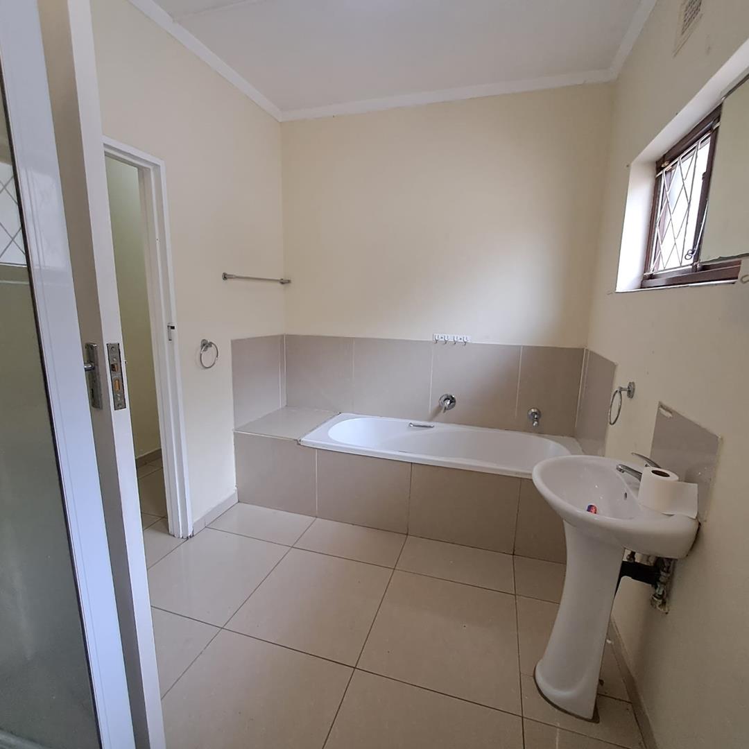 To Let 4 Bedroom Property for Rent in Meer En See KwaZulu-Natal