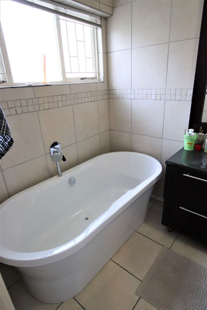 To Let 3 Bedroom Property for Rent in Umhlanga KwaZulu-Natal