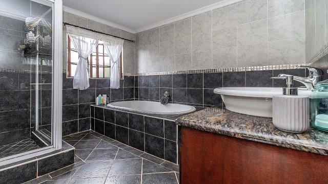 3 Bedroom Property for Sale in Waterfall KwaZulu-Natal