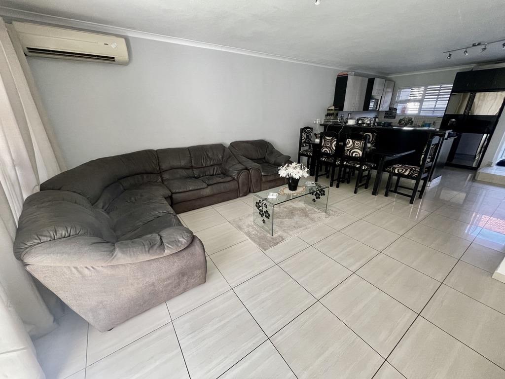 2 Bedroom Property for Sale in Essenwood KwaZulu-Natal