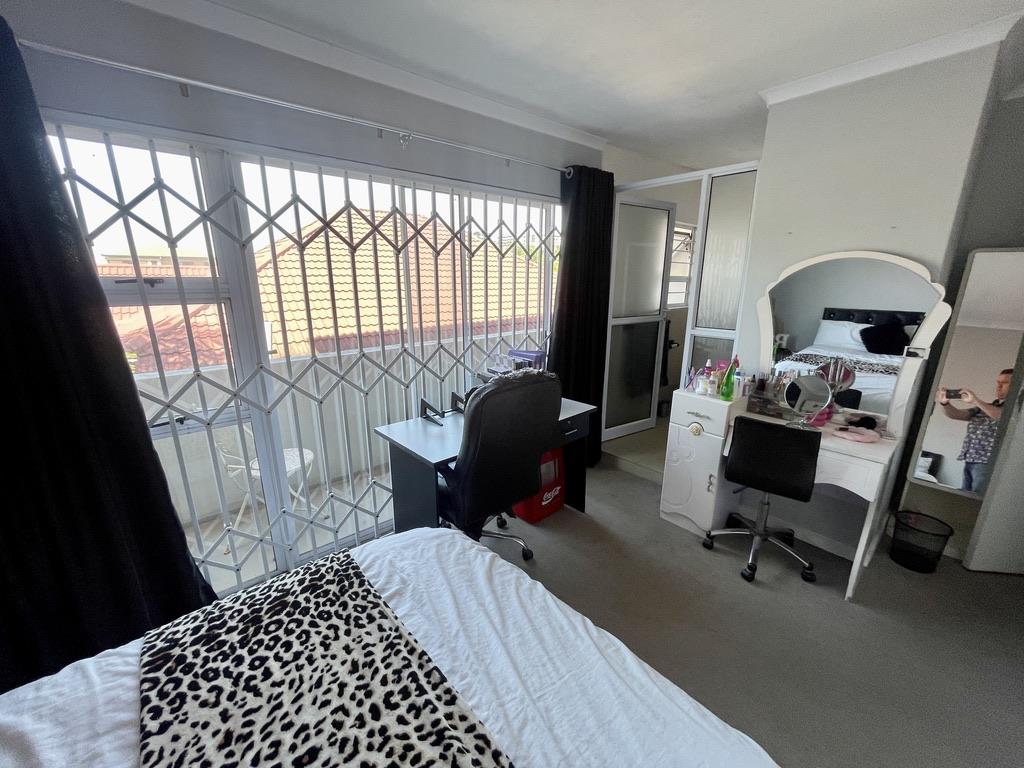 2 Bedroom Property for Sale in Essenwood KwaZulu-Natal