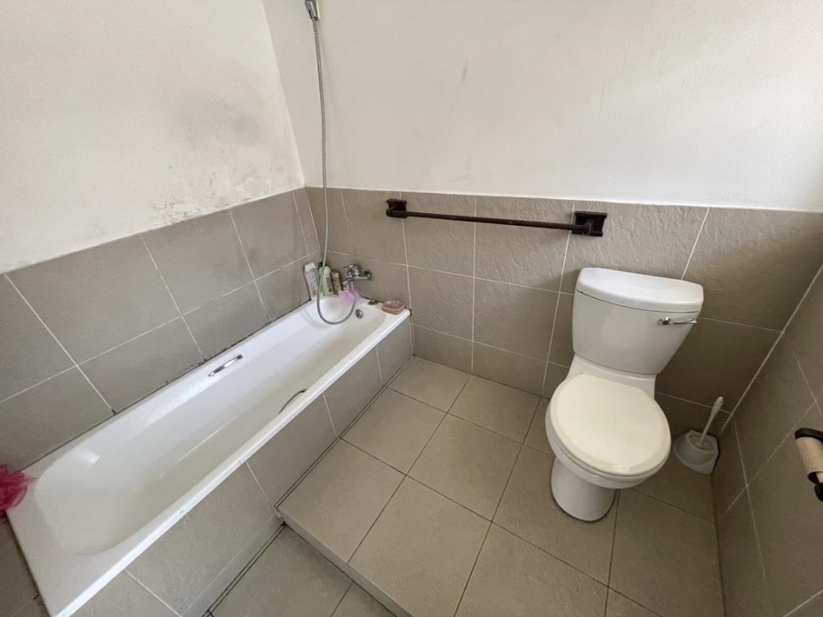 To Let 2 Bedroom Property for Rent in Essenwood KwaZulu-Natal