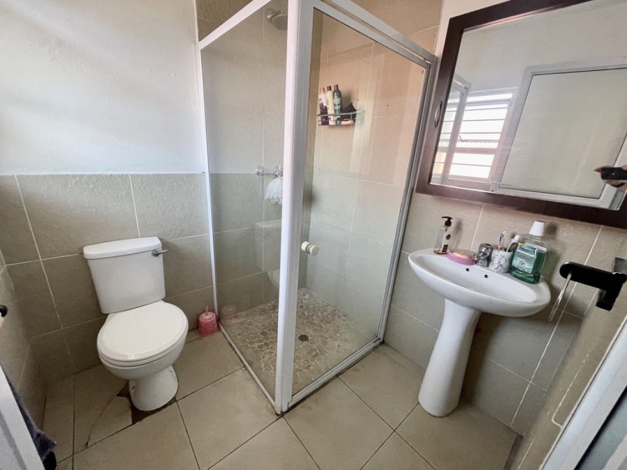 To Let 2 Bedroom Property for Rent in Essenwood KwaZulu-Natal