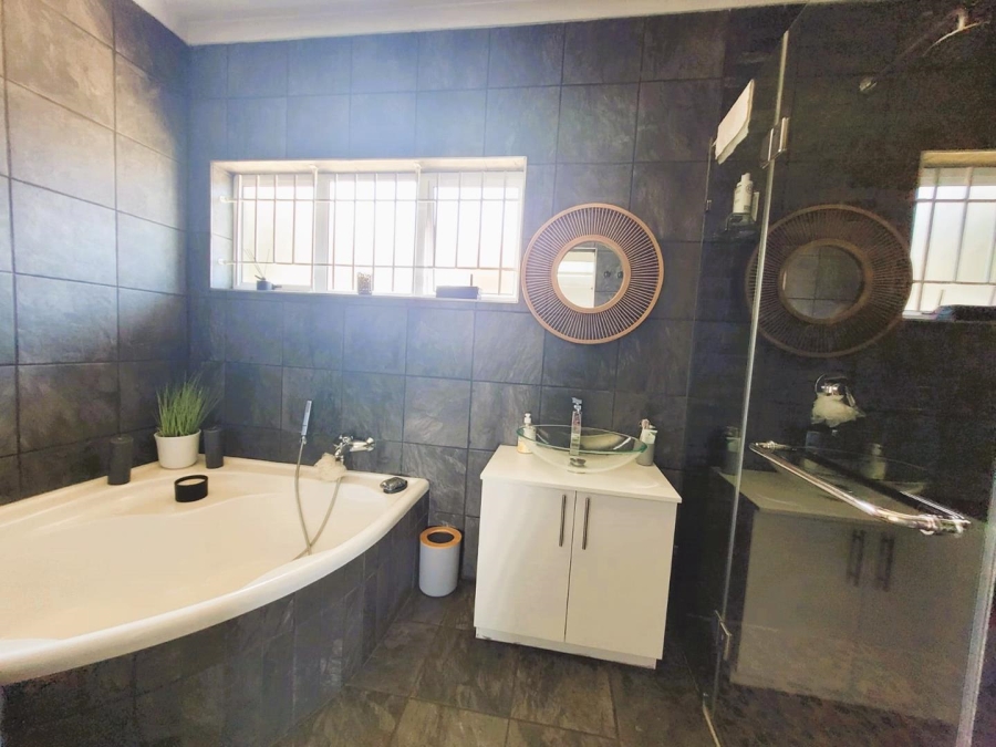 To Let 4 Bedroom Property for Rent in Glen Ashley KwaZulu-Natal