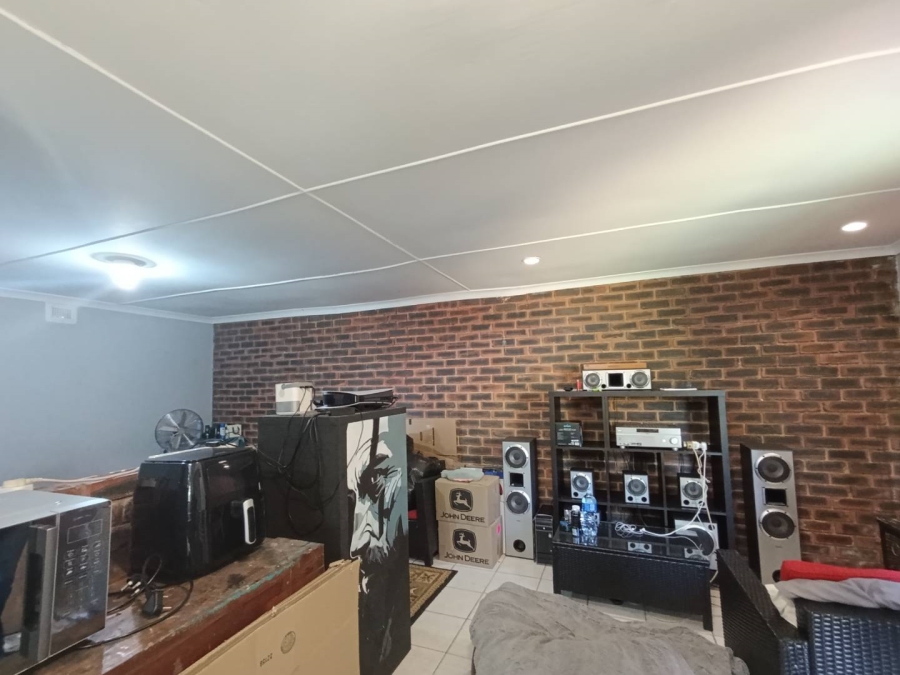 4 Bedroom Property for Sale in Escombe KwaZulu-Natal