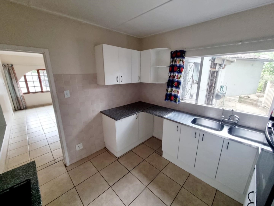 To Let 2 Bedroom Property for Rent in Manors KwaZulu-Natal