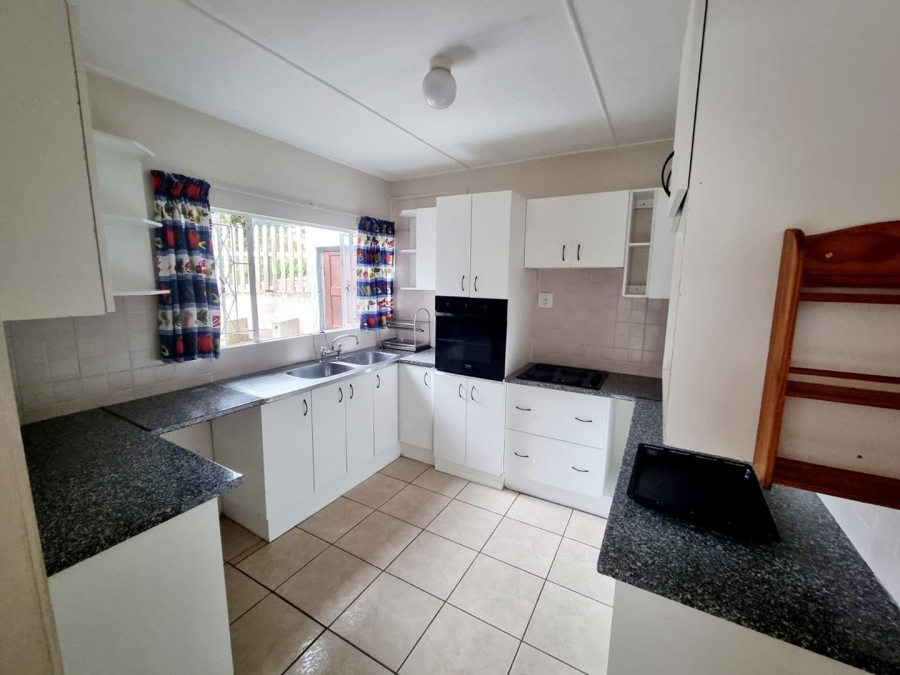 To Let 2 Bedroom Property for Rent in Manors KwaZulu-Natal