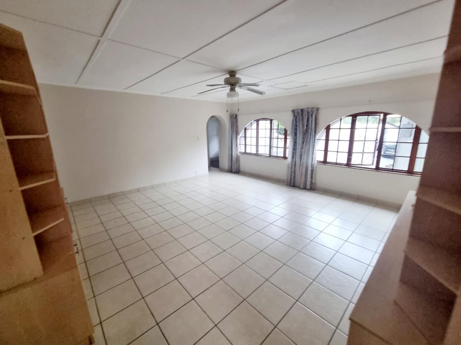 To Let 2 Bedroom Property for Rent in Manors KwaZulu-Natal