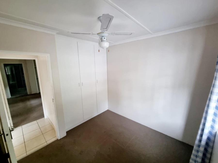 To Let 2 Bedroom Property for Rent in Manors KwaZulu-Natal