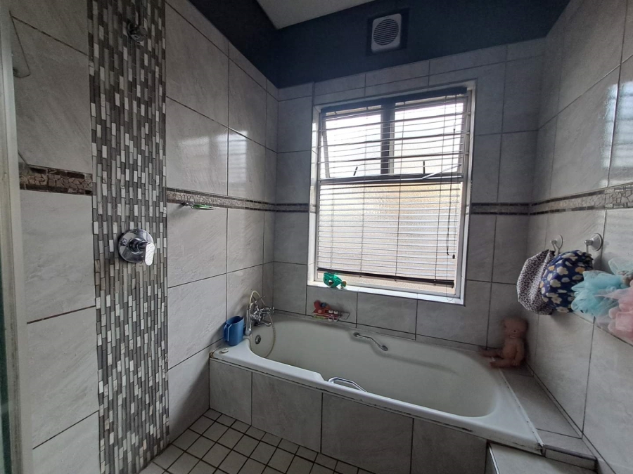 3 Bedroom Property for Sale in Queensburgh KwaZulu-Natal