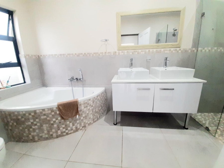 To Let 3 Bedroom Property for Rent in Palm Lakes Estate KwaZulu-Natal