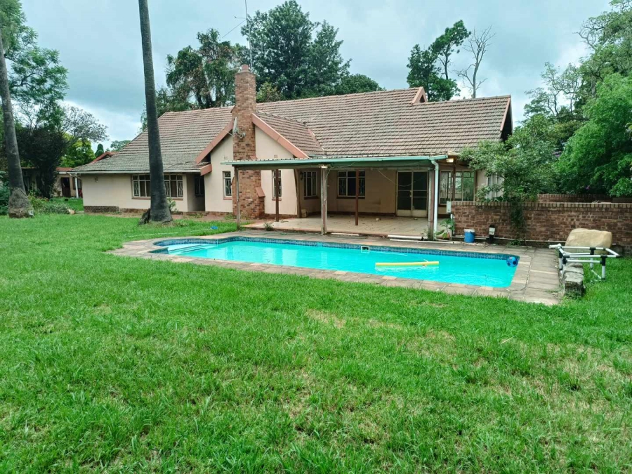 To Let 4 Bedroom Property for Rent in Foxhill KwaZulu-Natal