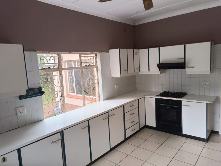 To Let 4 Bedroom Property for Rent in Foxhill KwaZulu-Natal