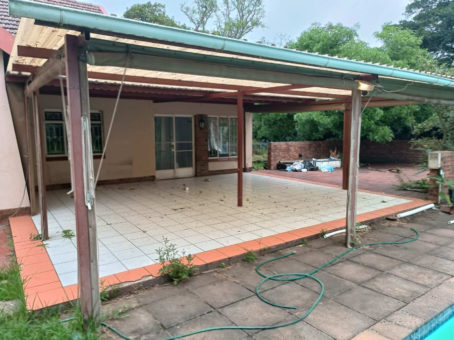 To Let 4 Bedroom Property for Rent in Foxhill KwaZulu-Natal