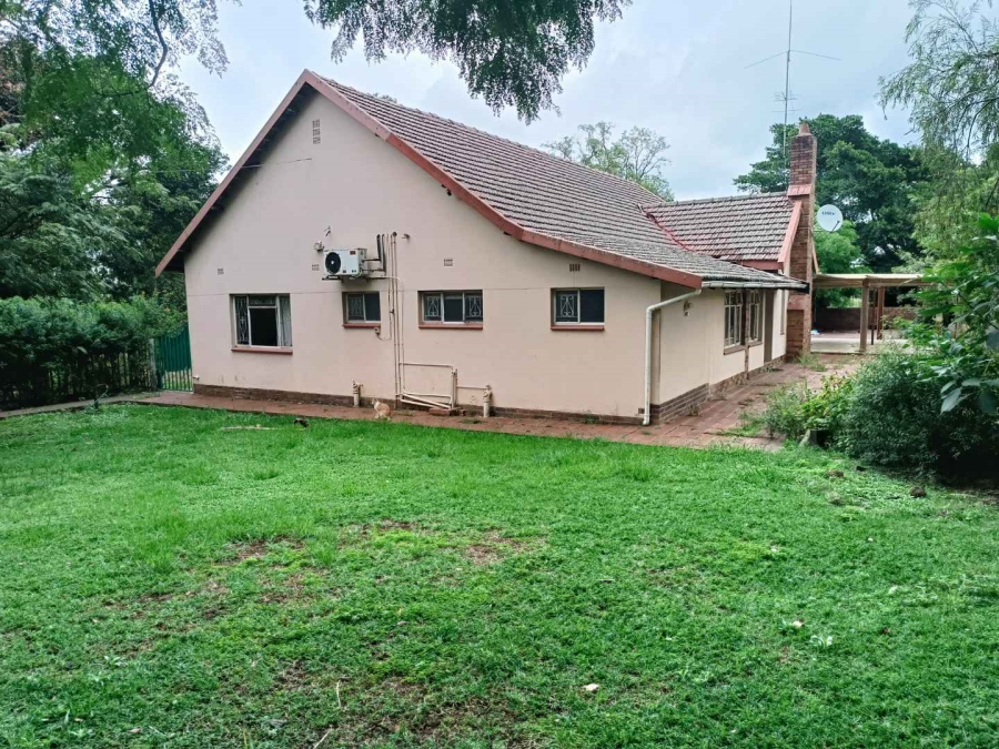 To Let 4 Bedroom Property for Rent in Foxhill KwaZulu-Natal