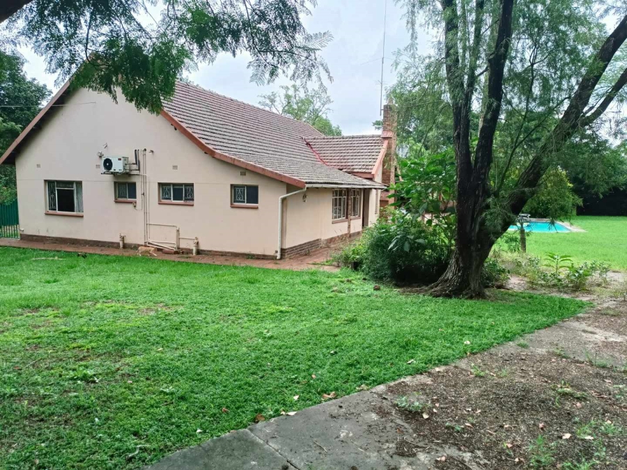 To Let 4 Bedroom Property for Rent in Foxhill KwaZulu-Natal