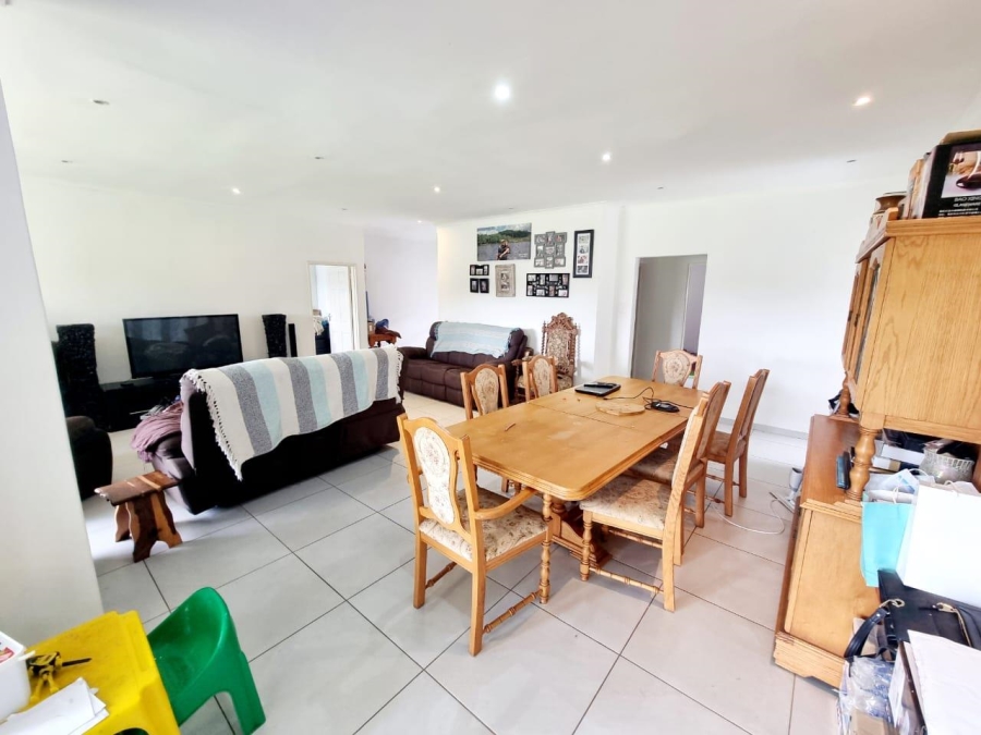 To Let 3 Bedroom Property for Rent in Kloof KwaZulu-Natal