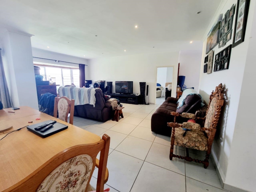 To Let 3 Bedroom Property for Rent in Kloof KwaZulu-Natal