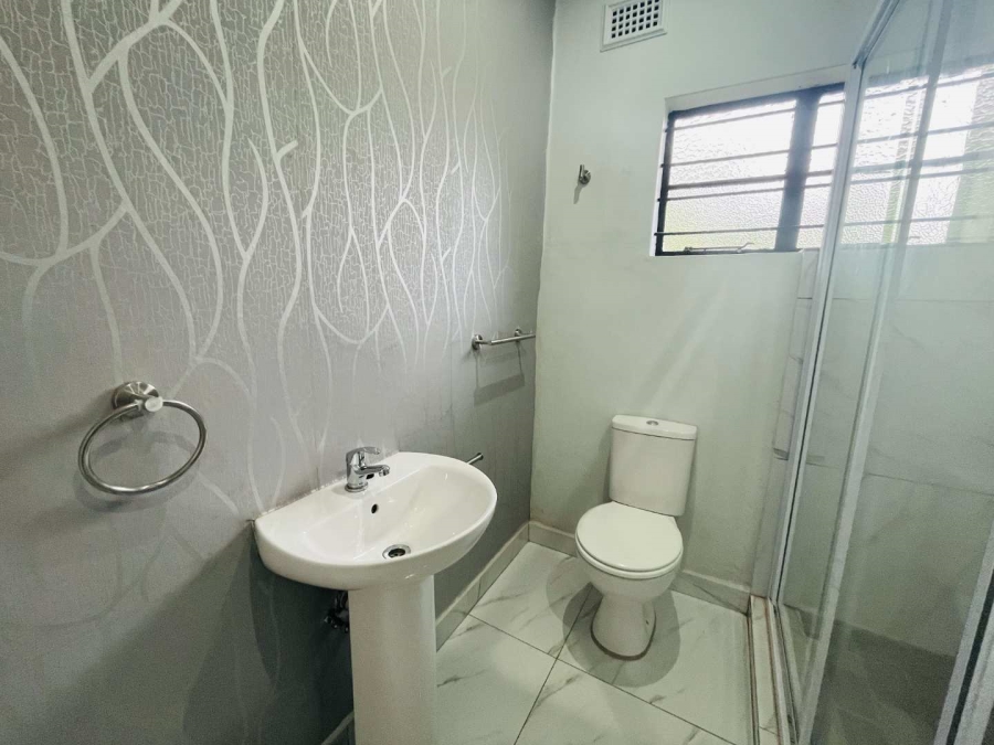 To Let 2 Bedroom Property for Rent in Athlone KwaZulu-Natal