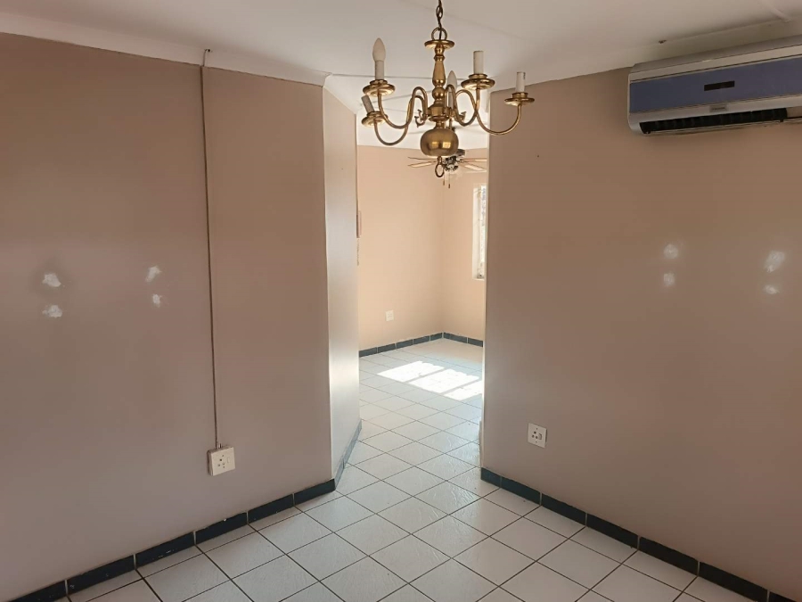 To Let 4 Bedroom Property for Rent in Dunveria KwaZulu-Natal