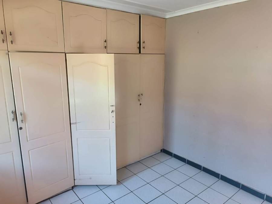 To Let 4 Bedroom Property for Rent in Dunveria KwaZulu-Natal