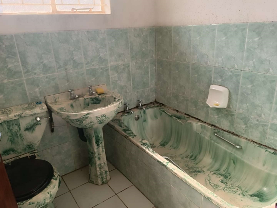 To Let 4 Bedroom Property for Rent in Dunveria KwaZulu-Natal