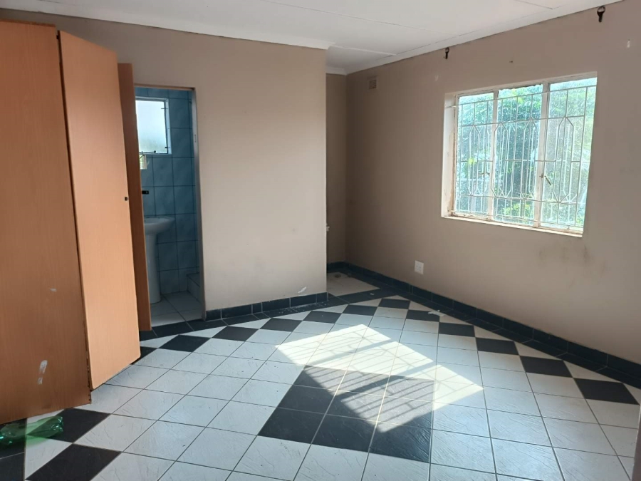 To Let 4 Bedroom Property for Rent in Dunveria KwaZulu-Natal