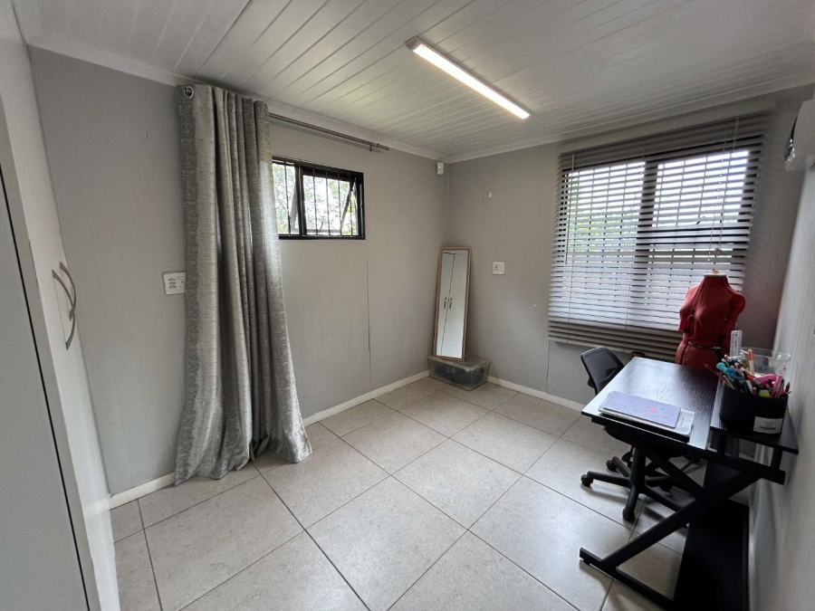 2 Bedroom Property for Sale in Kloof KwaZulu-Natal