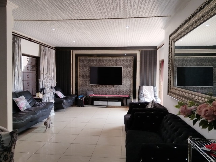 5 Bedroom Property for Sale in Panorama KwaZulu-Natal