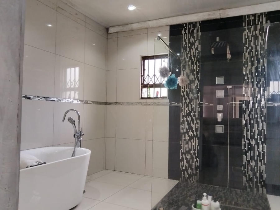 5 Bedroom Property for Sale in Panorama KwaZulu-Natal