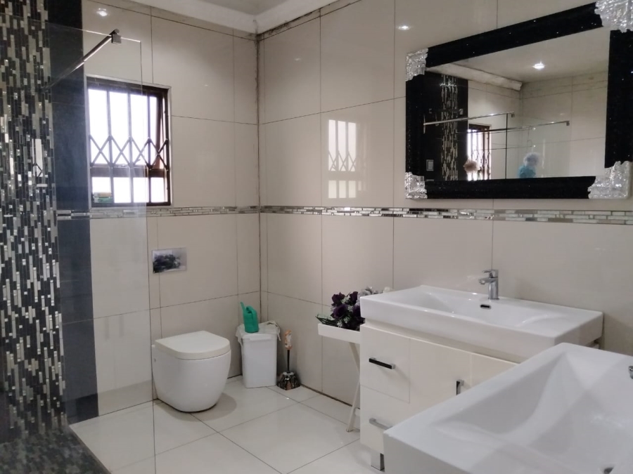 5 Bedroom Property for Sale in Panorama KwaZulu-Natal