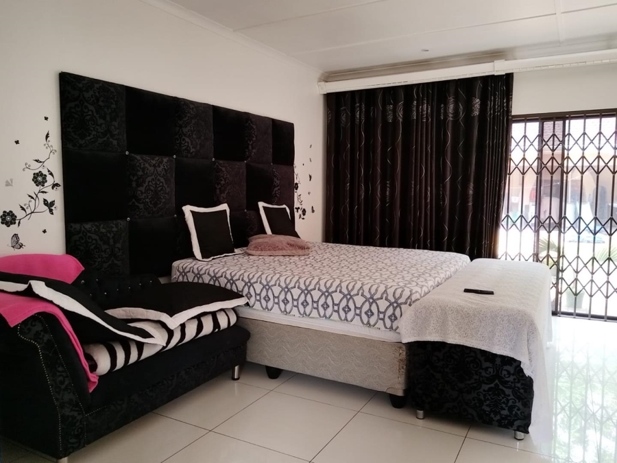 5 Bedroom Property for Sale in Panorama KwaZulu-Natal