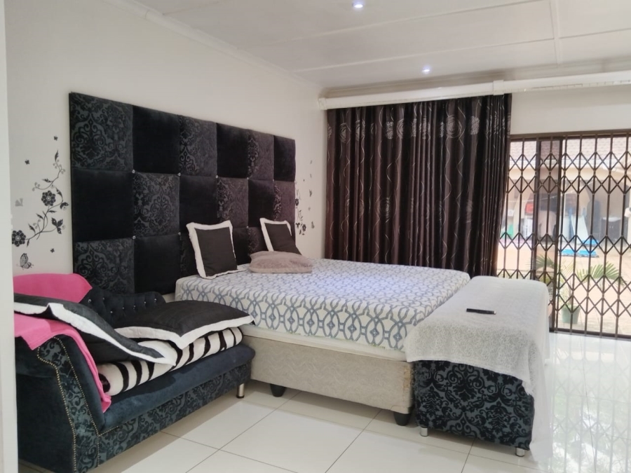 5 Bedroom Property for Sale in Panorama KwaZulu-Natal