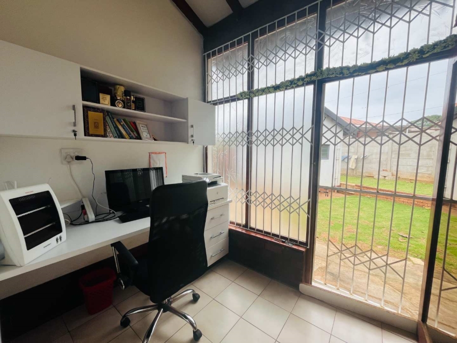 To Let 4 Bedroom Property for Rent in Glen Ashley KwaZulu-Natal