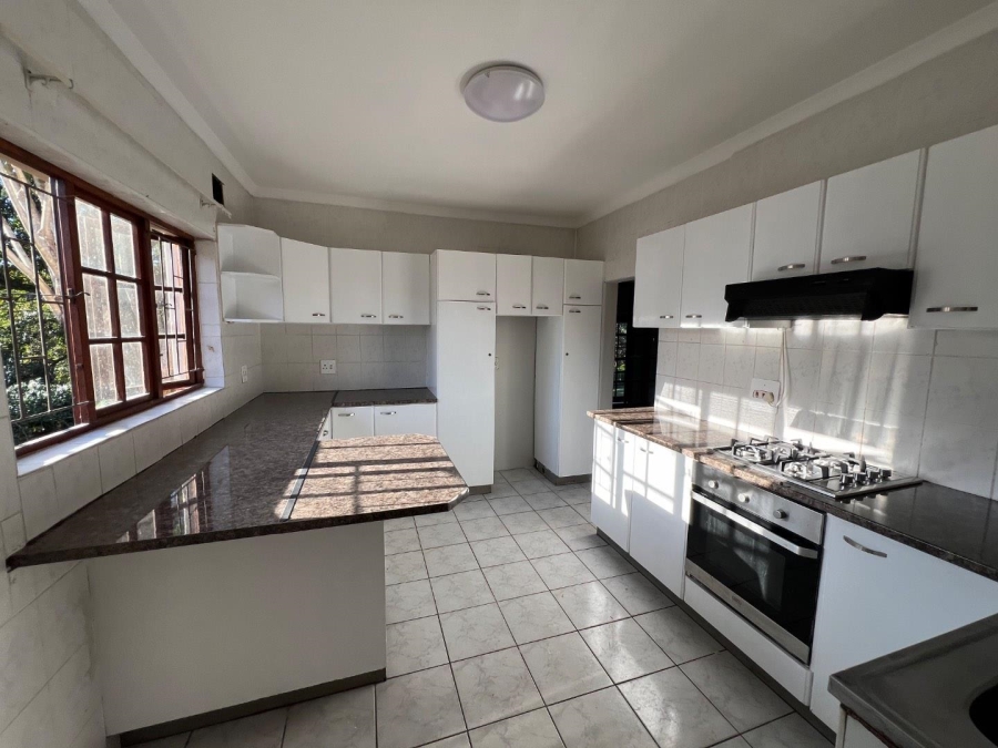 To Let 3 Bedroom Property for Rent in Kloof KwaZulu-Natal